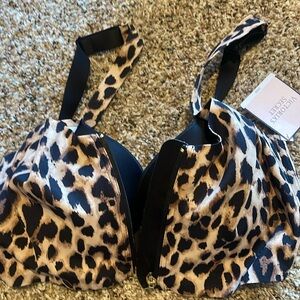 NWT VS Knockout Front Close sports bra